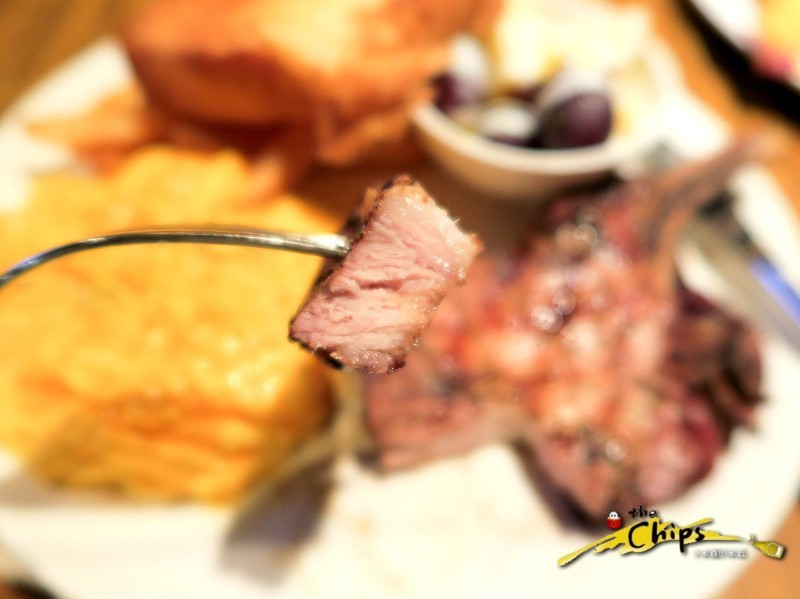 【捷運國父紀念館站】The chips 美式餐廳-光復店~下班後與三五好友一起看大螢幕賽事、樂享美式佳餚，早午餐「噶瑪蘭帶骨豬排」&「私房噴汁炸雞」超級推薦!