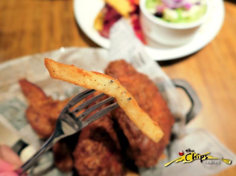 【捷運國父紀念館站】The chips 美式餐廳-光復店~下班後與三五好友一起看大螢幕賽事、樂享美式佳餚，早午餐「噶瑪蘭帶骨豬排」&「私房噴汁炸雞」超級推薦!