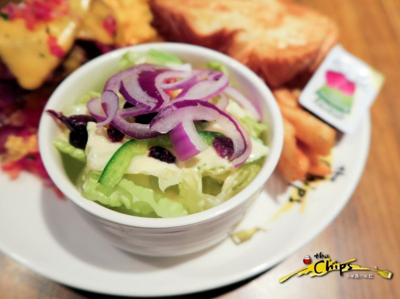 【捷運國父紀念館站】The chips 美式餐廳-光復店~下班後與三五好友一起看大螢幕賽事、樂享美式佳餚，早午餐「噶瑪蘭帶骨豬排」&「私房噴汁炸雞」超級推薦!