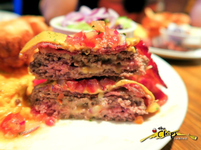【捷運國父紀念館站】The chips 美式餐廳-光復店~下班後與三五好友一起看大螢幕賽事、樂享美式佳餚，早午餐「噶瑪蘭帶骨豬排」&「私房噴汁炸雞」超級推薦!