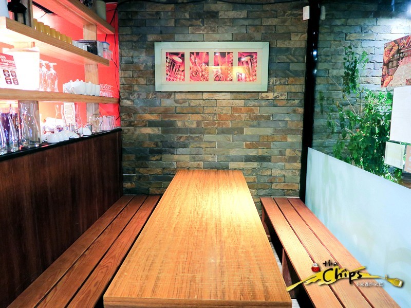 【捷運國父紀念館站】The chips 美式餐廳-光復店~下班後與三五好友一起看大螢幕賽事、樂享美式佳餚，早午餐「噶瑪蘭帶骨豬排」&「私房噴汁炸雞」超級推薦!