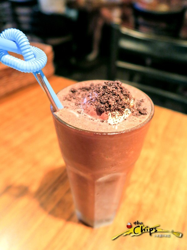 【捷運國父紀念館站】The chips 美式餐廳-光復店~下班後與三五好友一起看大螢幕賽事、樂享美式佳餚，早午餐「噶瑪蘭帶骨豬排」&「私房噴汁炸雞」超級推薦!