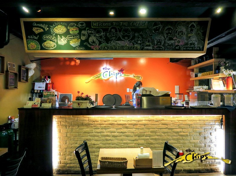 【捷運國父紀念館站】The chips 美式餐廳-光復店~下班後與三五好友一起看大螢幕賽事、樂享美式佳餚，早午餐「噶瑪蘭帶骨豬排」&「私房噴汁炸雞」超級推薦!