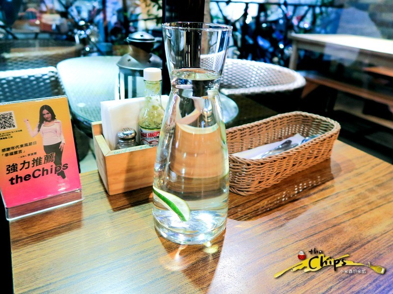 【捷運國父紀念館站】The chips 美式餐廳-光復店~下班後與三五好友一起看大螢幕賽事、樂享美式佳餚，早午餐「噶瑪蘭帶骨豬排」&「私房噴汁炸雞」超級推薦!