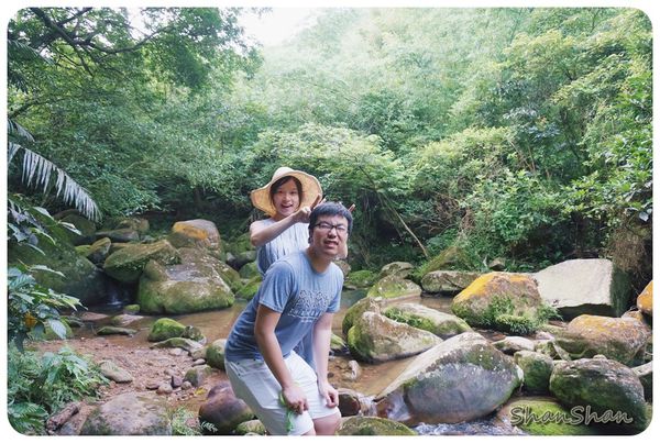 漫步內湖。捷運就可以到的世外桃源 -「 圓覺瀑布」