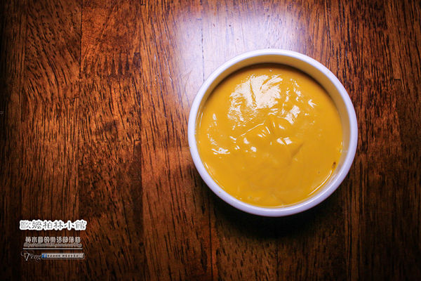 歐嬤柏林小館(德式料理)-北捷/忠孝敦化站(香噴噴的德國豬腳，皮脆的不得了讓人想到就吞口水)