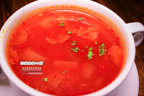 歐嬤柏林小館(德式料理)-北捷/忠孝敦化站(香噴噴的德國豬腳，皮脆的不得了讓人想到就吞口水)