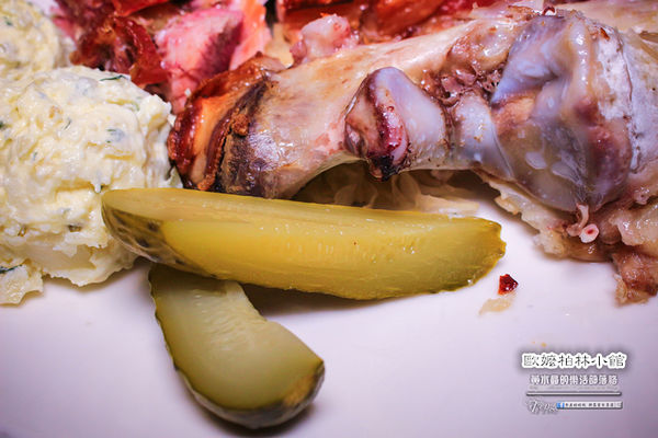 歐嬤柏林小館(德式料理)-北捷/忠孝敦化站(香噴噴的德國豬腳，皮脆的不得了讓人想到就吞口水)