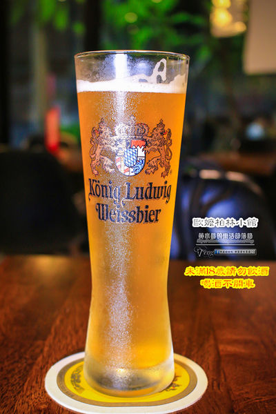 歐嬤柏林小館(德式料理)-北捷/忠孝敦化站(香噴噴的德國豬腳，皮脆的不得了讓人想到就吞口水)