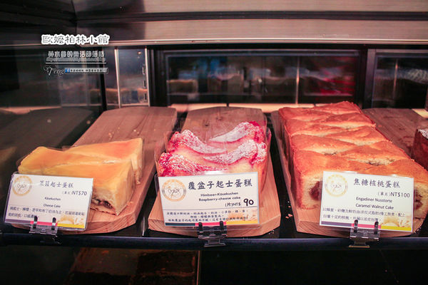 歐嬤柏林小館(德式料理)-北捷/忠孝敦化站(香噴噴的德國豬腳，皮脆的不得了讓人想到就吞口水)