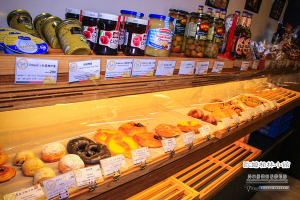 歐嬤柏林小館(德式料理)-北捷/忠孝敦化站(香噴噴的德國豬腳，皮脆的不得了讓人想到就吞口水)