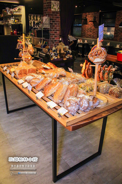 歐嬤柏林小館(德式料理)-北捷/忠孝敦化站(香噴噴的德國豬腳，皮脆的不得了讓人想到就吞口水)