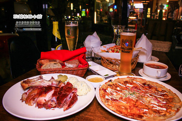 歐嬤柏林小館(德式料理)-北捷/忠孝敦化站(香噴噴的德國豬腳，皮脆的不得了讓人想到就吞口水)