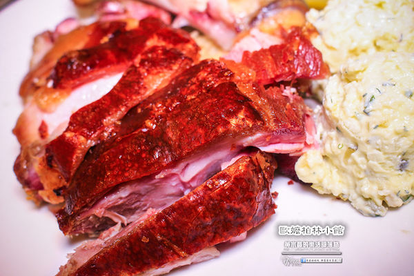 歐嬤柏林小館(德式料理)-北捷/忠孝敦化站(香噴噴的德國豬腳，皮脆的不得了讓人想到就吞口水)