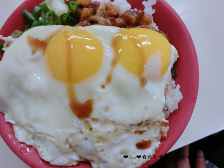 老五鹹粥：【食記】oO。新竹 湖口 老五鹹粥   雙蛋魯肉飯第一次嚐到，大家吃了嘛？！。o○。