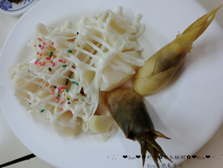 老五鹹粥：【食記】oO。新竹 湖口 老五鹹粥   雙蛋魯肉飯第一次嚐到，大家吃了嘛？！。o○。