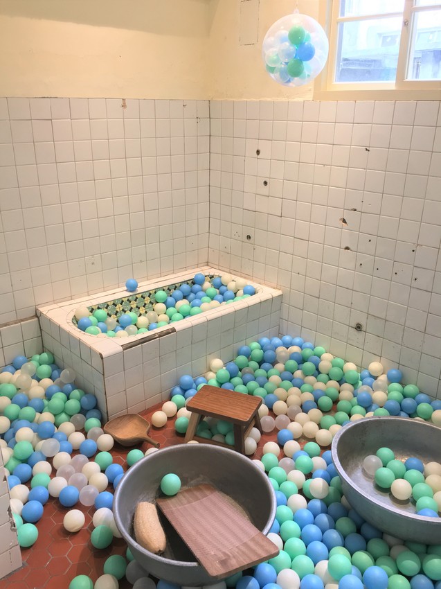 空軍三重一村,三重一村,台北橋站,我不是他媽媽,裝置藝術,好拍,美拍,兒童遊戲,隱藏版,導覽,甬道,泡泡浴缸,夢幻景點,戰後遺產