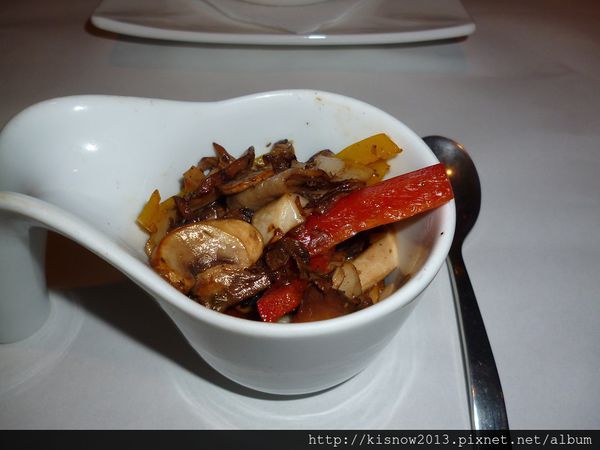 舒果新米蘭蔬食(台北南京東店)：品嚐新品菜色--舒果新米蘭蔬食餐廳(南京東路店)体驗心得