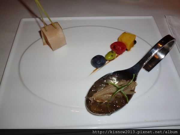 舒果新米蘭蔬食(台北南京東店)：品嚐新品菜色--舒果新米蘭蔬食餐廳(南京東路店)体驗心得