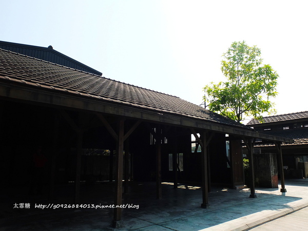 幾米廣場：【宜蘭】跟著幾米一起宜蘭小旅行。幾米廣場「向左走．向右走」、「星空」與「地下鐵」。森林裡的火車站「閉眼微笑的長頸鹿」。丟丟噹森林廣場出現飛天星空列車