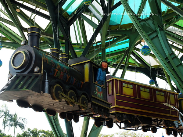 幾米廣場：【宜蘭】跟著幾米一起宜蘭小旅行。幾米廣場「向左走．向右走」、「星空」與「地下鐵」。森林裡的火車站「閉眼微笑的長頸鹿」。丟丟噹森林廣場出現飛天星空列車