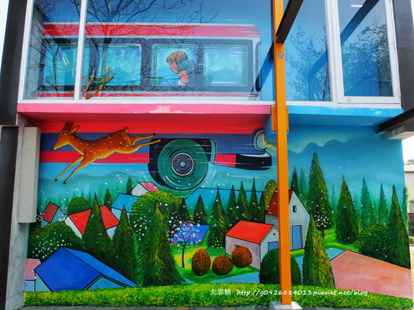 幾米廣場：【宜蘭】跟著幾米一起宜蘭小旅行。幾米廣場「向左走．向右走」、「星空」與「地下鐵」。森林裡的火車站「閉眼微笑的長頸鹿」。丟丟噹森林廣場出現飛天星空列車