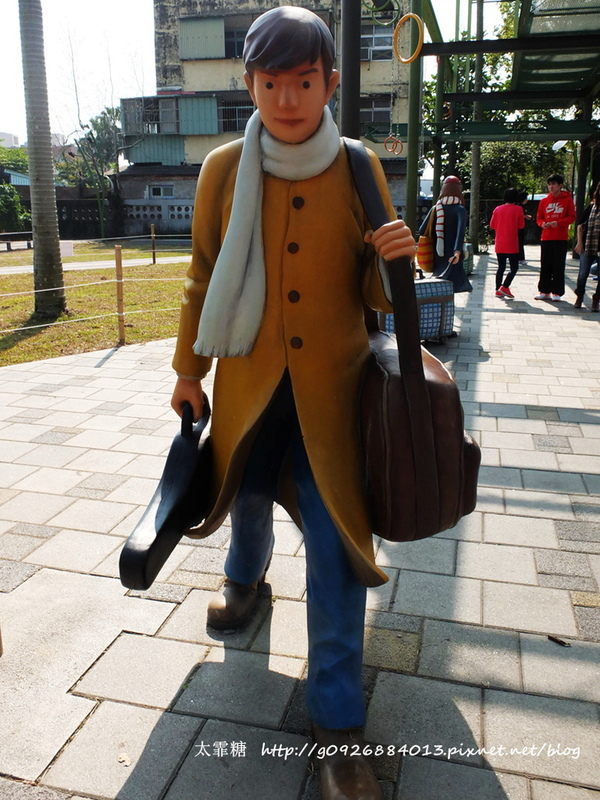 幾米廣場：【宜蘭】跟著幾米一起宜蘭小旅行。幾米廣場「向左走．向右走」、「星空」與「地下鐵」。森林裡的火車站「閉眼微笑的長頸鹿」。丟丟噹森林廣場出現飛天星空列車