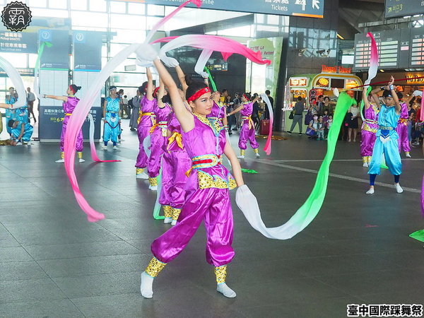 台中市政府廣場: 2018臺中國際踩舞祭,全城舞動,賞踩舞、逛市集,抽東京來回機票~