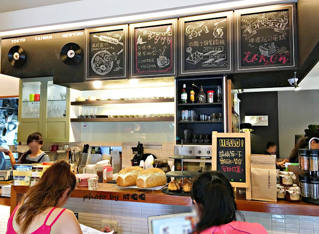 【台中 北區】好食●慢慢 🍕🍕🍕 美味好吃的披薩令人吮指回味，特製辣油，香而不辣，為PIZZA加分，這麼令人印象深刻的美食，怎能不嚐嚐！？