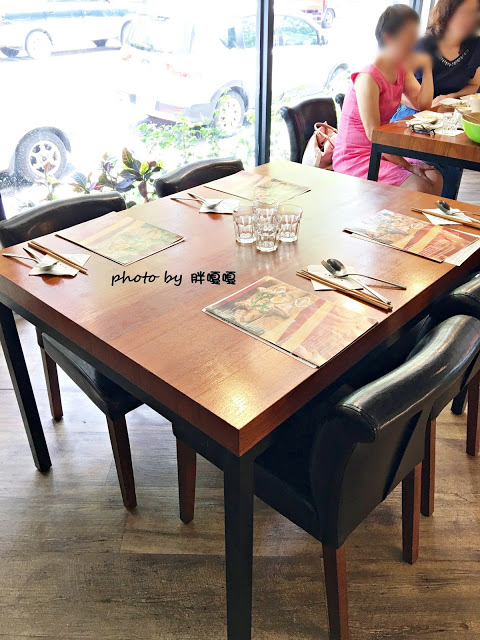 【台中 北區】好食●慢慢 🍕🍕🍕 美味好吃的披薩令人吮指回味，特製辣油，香而不辣，為PIZZA加分，這麼令人印象深刻的美食，怎能不嚐嚐！？