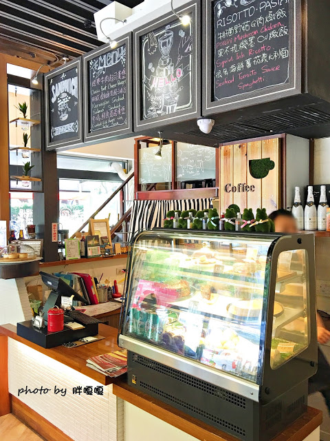 【台中 北區】好食●慢慢 🍕🍕🍕 美味好吃的披薩令人吮指回味，特製辣油，香而不辣，為PIZZA加分，這麼令人印象深刻的美食，怎能不嚐嚐！？