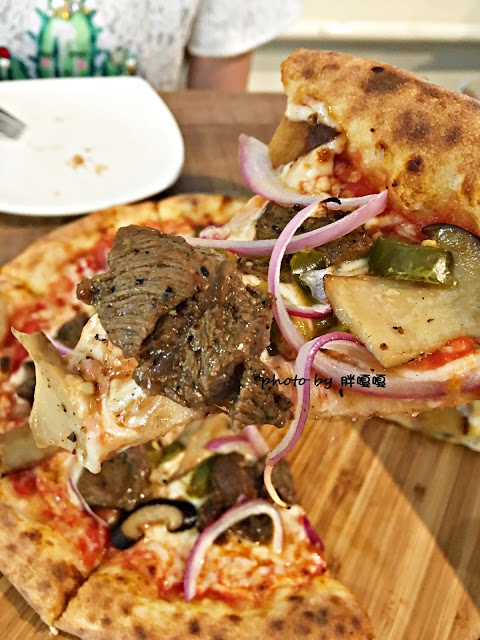 【台中 北區】好食●慢慢 🍕🍕🍕 美味好吃的披薩令人吮指回味，特製辣油，香而不辣，為PIZZA加分，這麼令人印象深刻的美食，怎能不嚐嚐！？