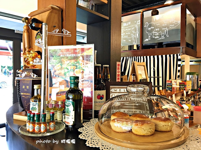 【台中 北區】好食●慢慢 🍕🍕🍕 美味好吃的披薩令人吮指回味，特製辣油，香而不辣，為PIZZA加分，這麼令人印象深刻的美食，怎能不嚐嚐！？