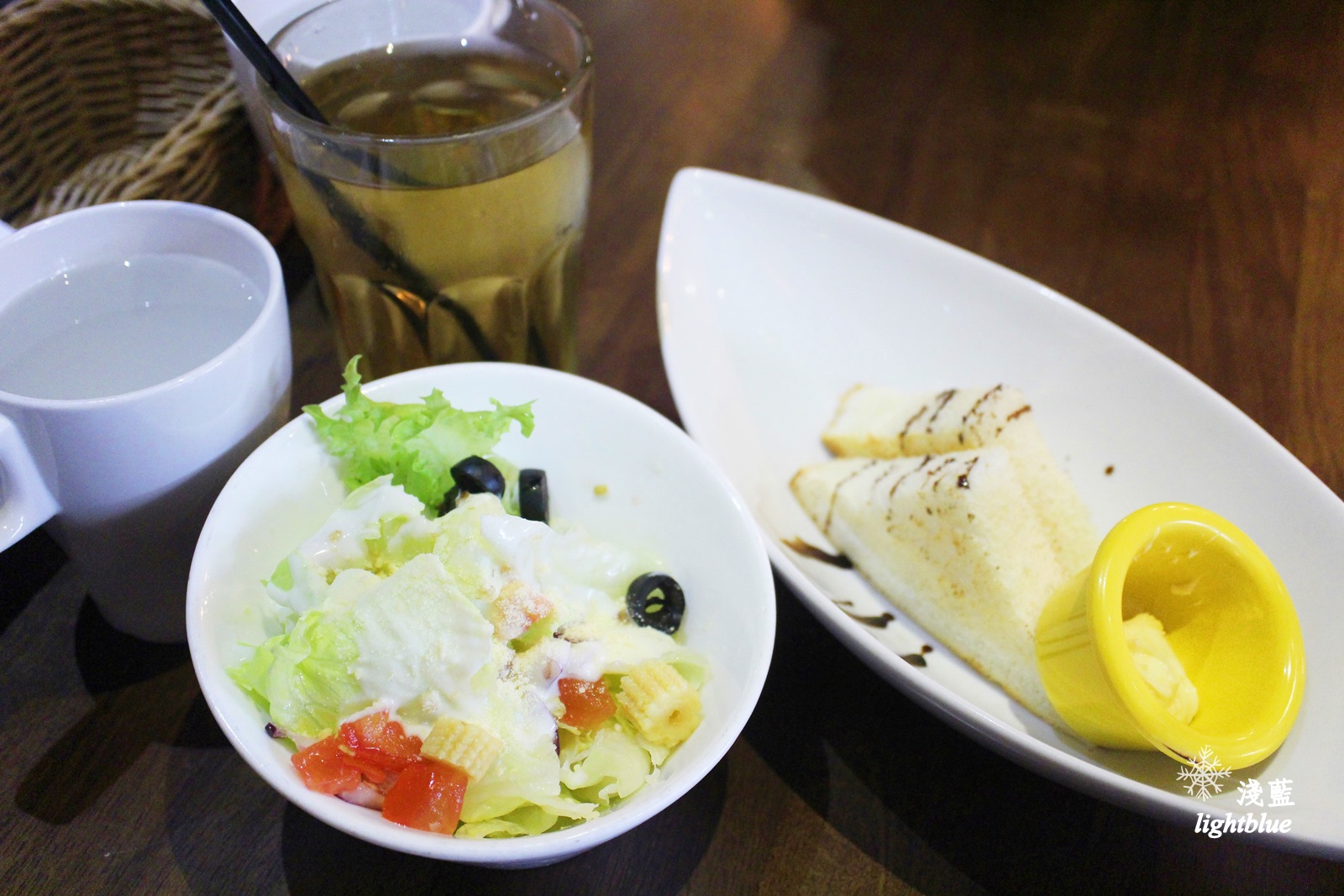 台中美食：淺藍 × 樂丘廚房東海店～超浮誇的龍蝦義大利麵和招牌鬆餅漢堡