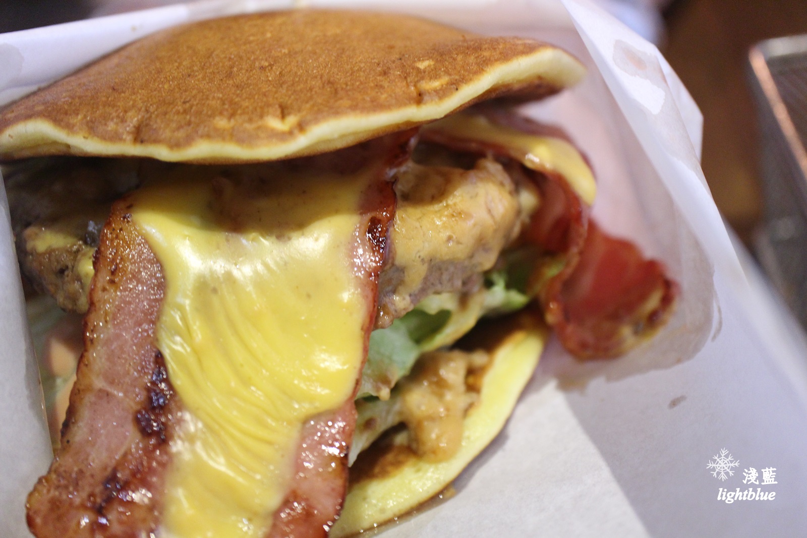 台中美食：淺藍 × 樂丘廚房東海店～超浮誇的龍蝦義大利麵和招牌鬆餅漢堡