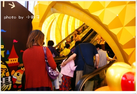 維格餅家：是誰住在深海的大鳳梨裡~「維格餅家」