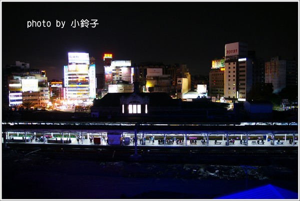 米卡沙旅店：台中「米卡沙旅店」彩色方塊旅店