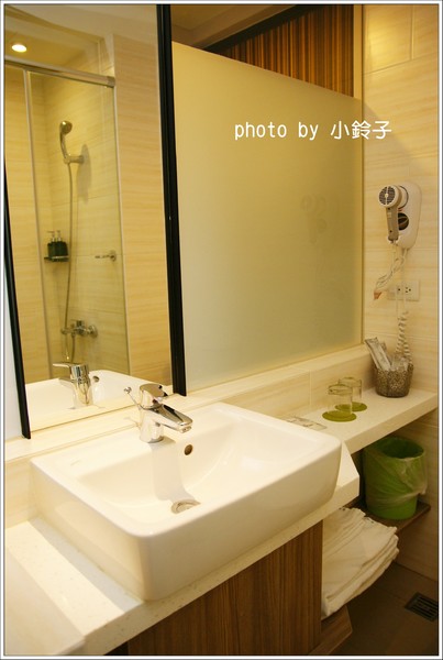 米卡沙旅店：台中「米卡沙旅店」彩色方塊旅店