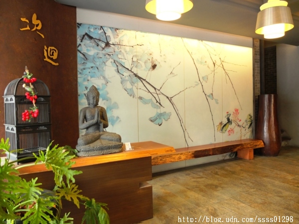 次迴麻辣鍋物:【美食特搜。高雄左營區】次迴麻辣鍋物。海陸總匯雙拼鍋必點 多種精緻鍋物湯頭 高雄火鍋推薦名單