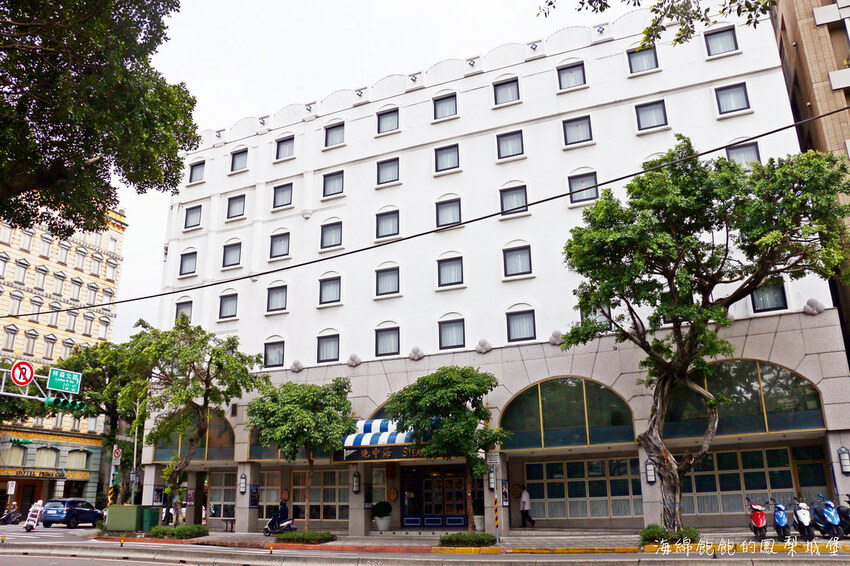 花博公園下午茶「歐華酒店-歐麗蛋糕坊」夏季限定芒果甜點、巨無霸炸雞漢堡、菜單價位(捷運圓山站)