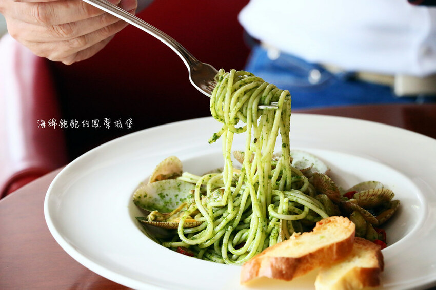 花博公園下午茶「歐華酒店-歐麗蛋糕坊」夏季限定芒果甜點、巨無霸炸雞漢堡、菜單價位(捷運圓山站)