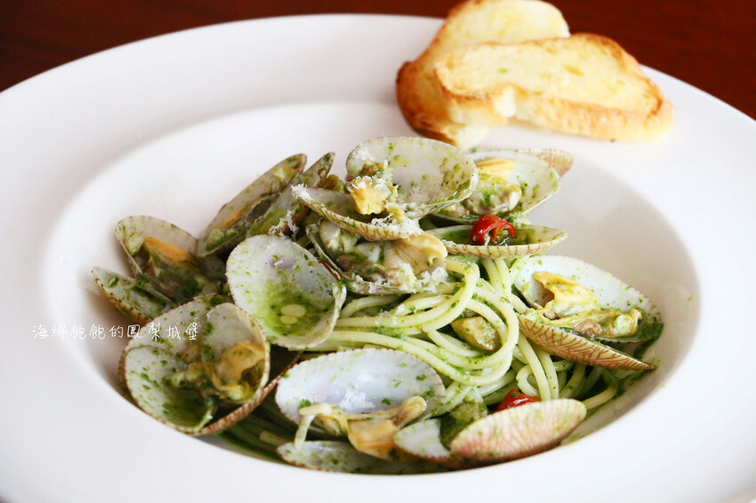 花博公園下午茶「歐華酒店-歐麗蛋糕坊」夏季限定芒果甜點、巨無霸炸雞漢堡、菜單價位(捷運圓山站)