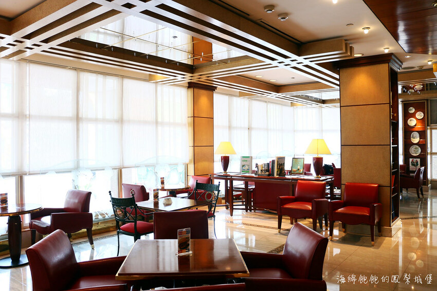 花博公園下午茶「歐華酒店-歐麗蛋糕坊」夏季限定芒果甜點、巨無霸炸雞漢堡、菜單價位(捷運圓山站)