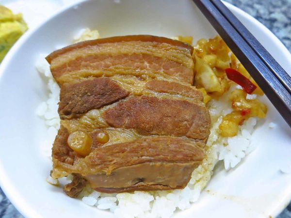 【台北美食】阿財虱目魚-還沒有開店就大排長龍的宵夜美食