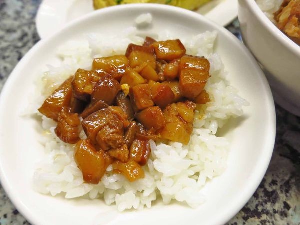 【台北美食】阿財虱目魚-還沒有開店就大排長龍的宵夜美食