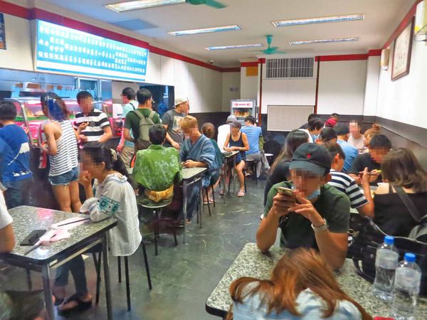 【台北美食】阿財虱目魚-還沒有開店就大排長龍的宵夜美食