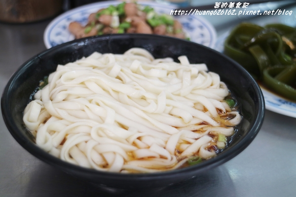 頂味執餃：【新北三重區】三重巷弄美食『頂味執餃』捷運菜寮站