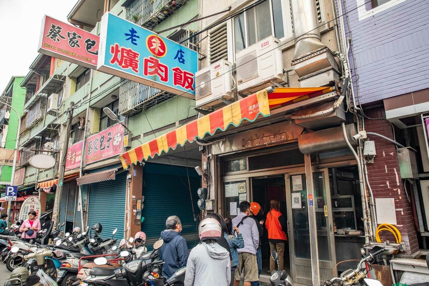 彰化爌肉飯50年老店!在地人激推市場朱爌肉飯,從開賣排到收攤。