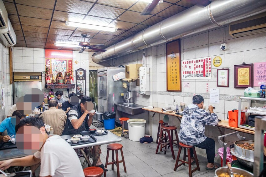 彰化爌肉飯50年老店!在地人激推市場朱爌肉飯,從開賣排到收攤。
