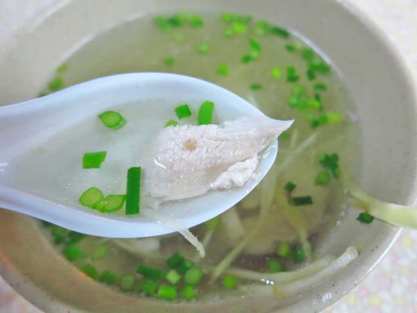 【台南美食】國榮肉燥飯-ＣＰ值爆表！15元肉燥飯30元魚肉湯